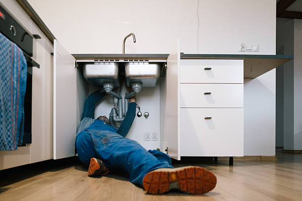 Professional Emergency Plumber technician working in North Salem, IN